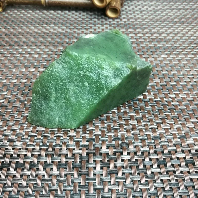 Natural Siberian Jade Rough Nephrite Raw (341g,8.8X6.6X3.5cm)