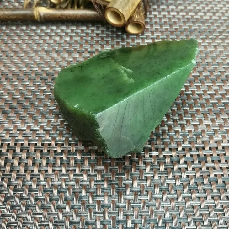 Natural Siberian Jade Rough Nephrite Raw (341g,8.8X6.6X3.5cm)