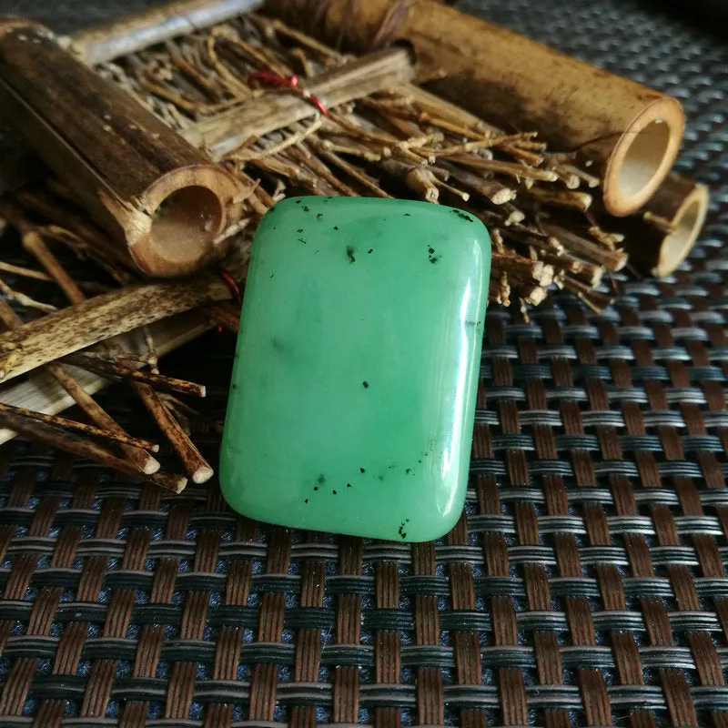 Natural Siberian Jade Rough Nephrite Raw (3.8X2.7X1.3cm)