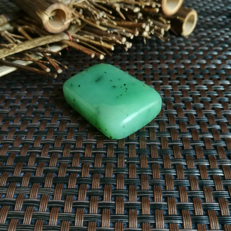 Natural Siberian Jade Rough Nephrite Raw (3.8X2.7X1.3cm)