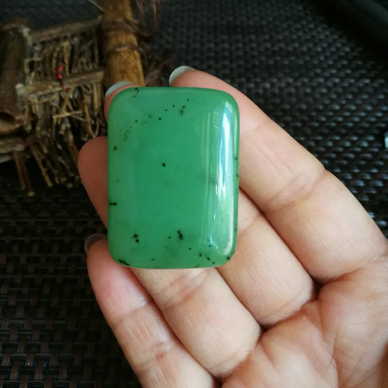 Natural Siberian Jade Rough Nephrite Raw (3.8X2.7X1.3cm)