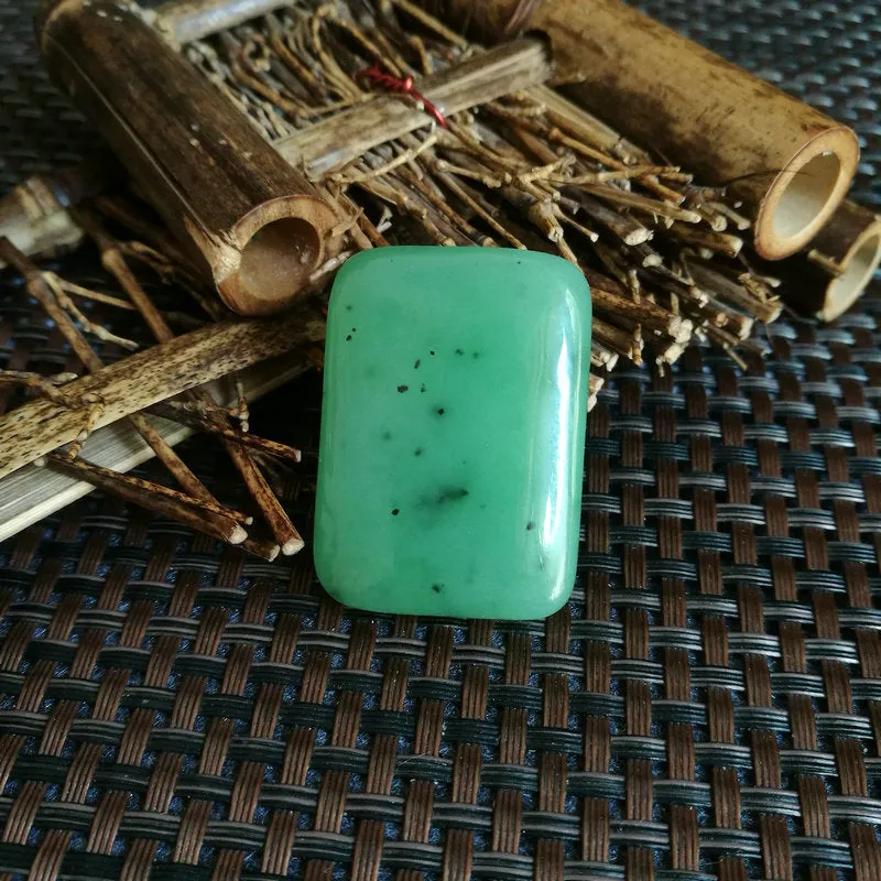 Natural Siberian Jade Rough Nephrite Raw (3.8X2.7X1.3cm)