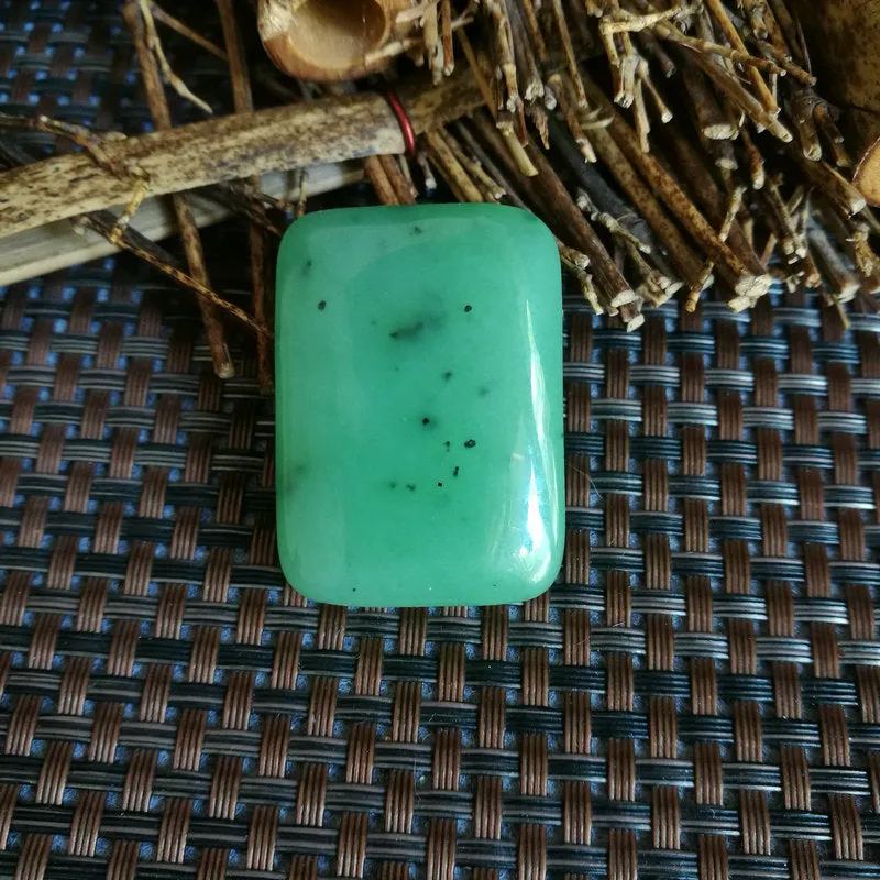 Natural Siberian Jade Rough Nephrite Raw (3.8X2.7X1.3cm)