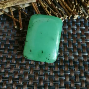 Natural Siberian Jade Rough Nephrite Raw (3.8X2.7X1.3cm)