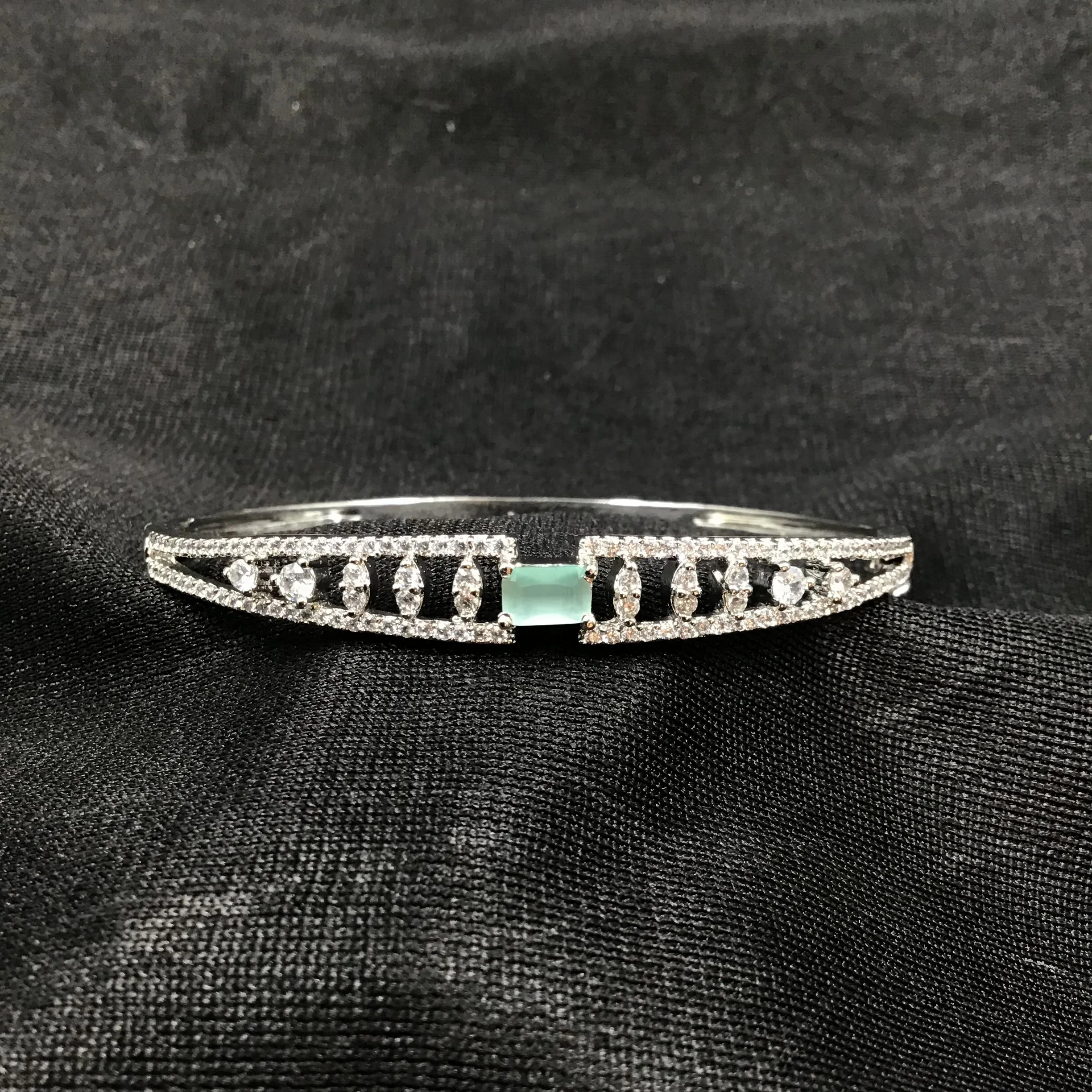 Openable Zircon/AD Bracelet 3221-11