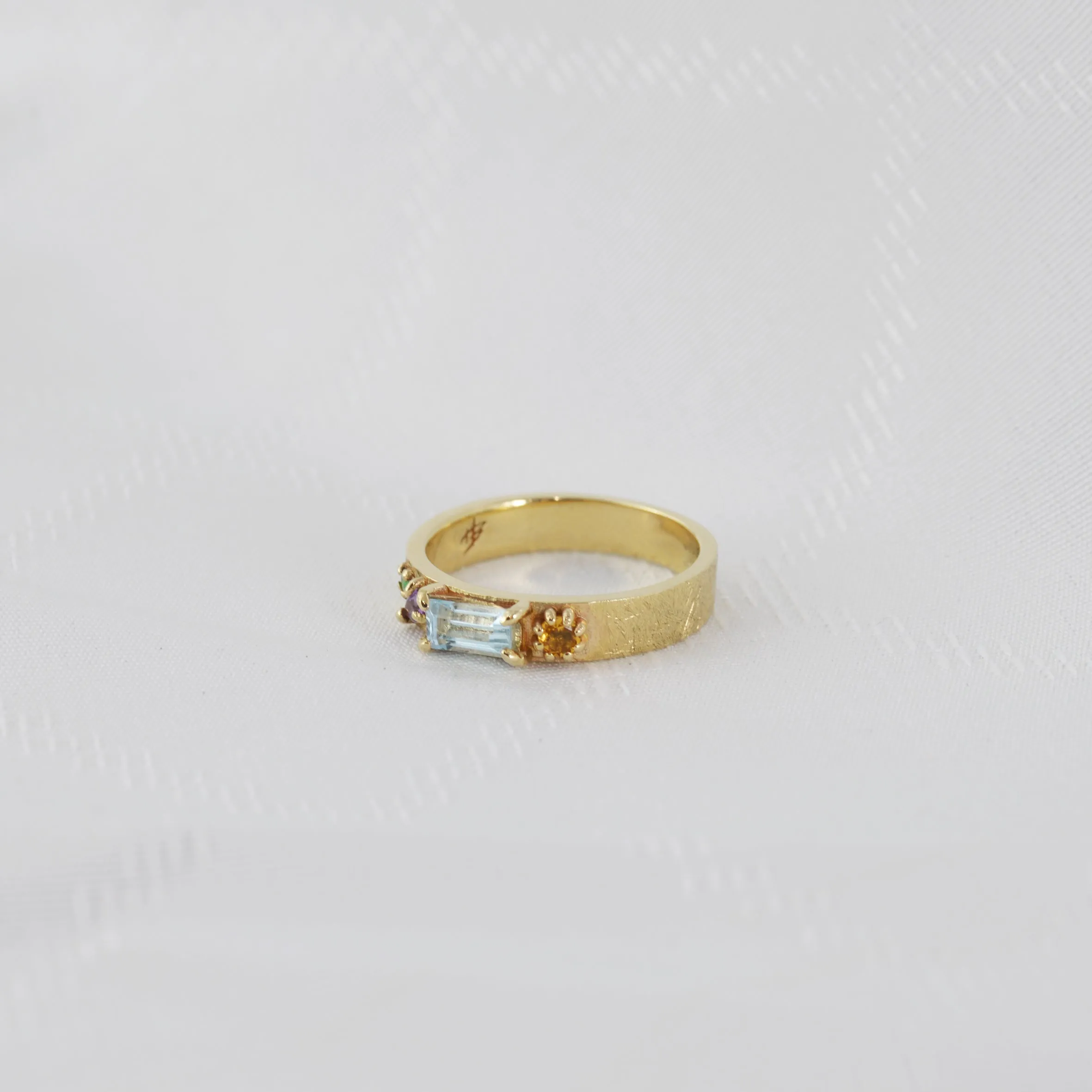 Throne Ring - 14K/ 18K Gold