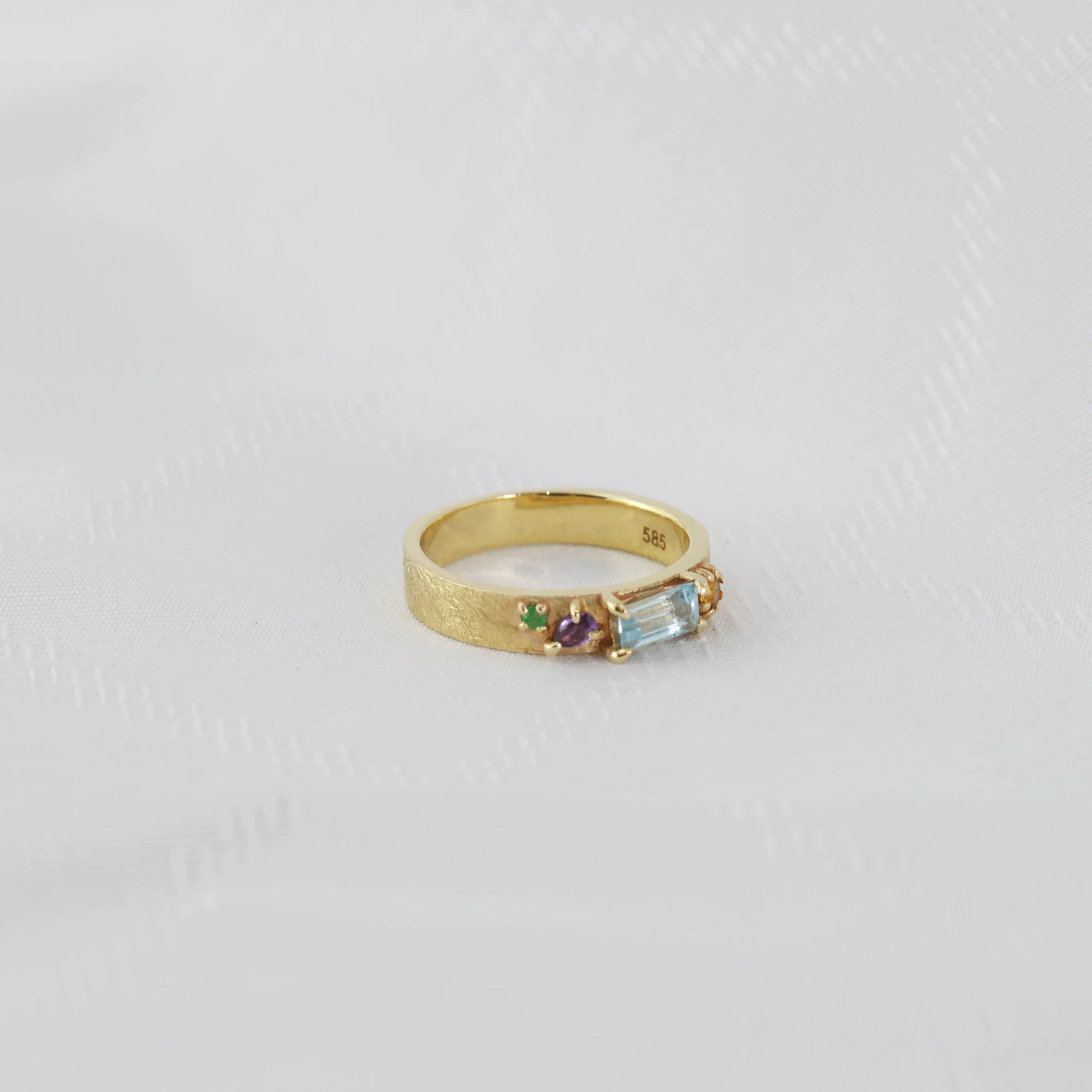 Throne Ring - 14K/ 18K Gold