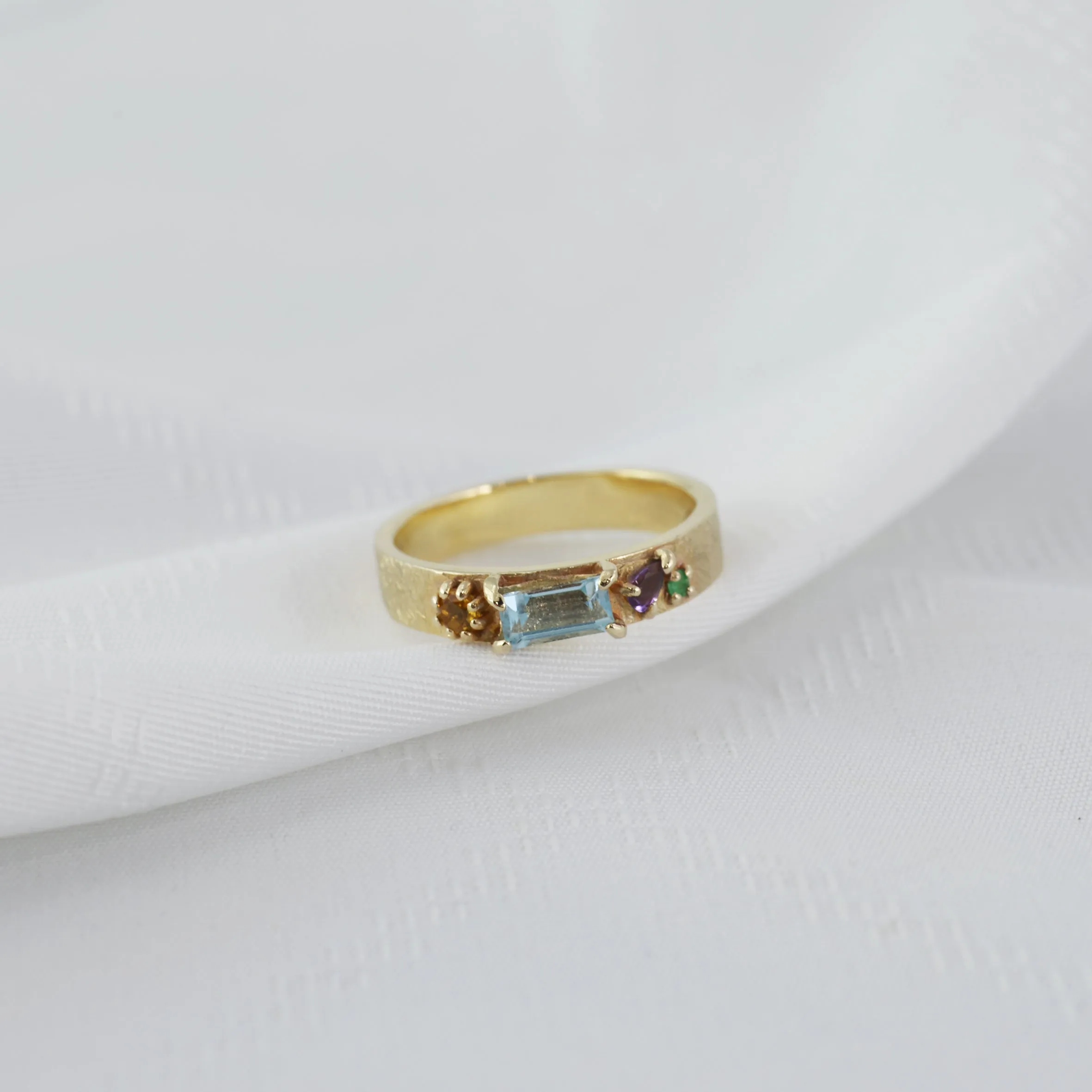 Throne Ring - 14K/ 18K Gold
